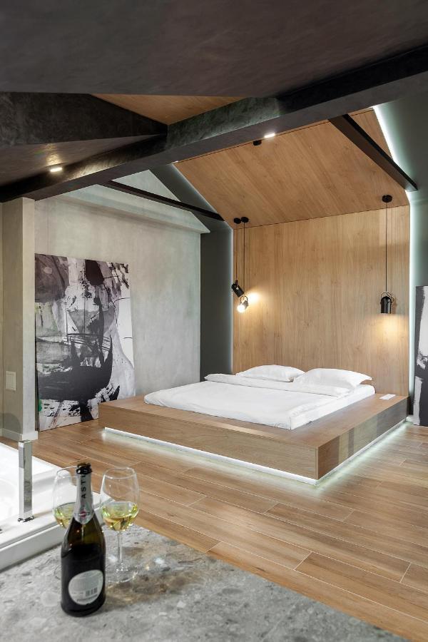 Royal Vip Jacuzzi Apart Λβιβ Εξωτερικό φωτογραφία