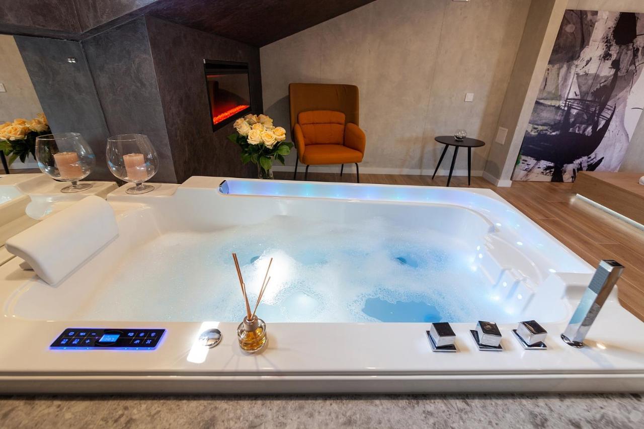 Royal Vip Jacuzzi Apart Λβιβ Εξωτερικό φωτογραφία