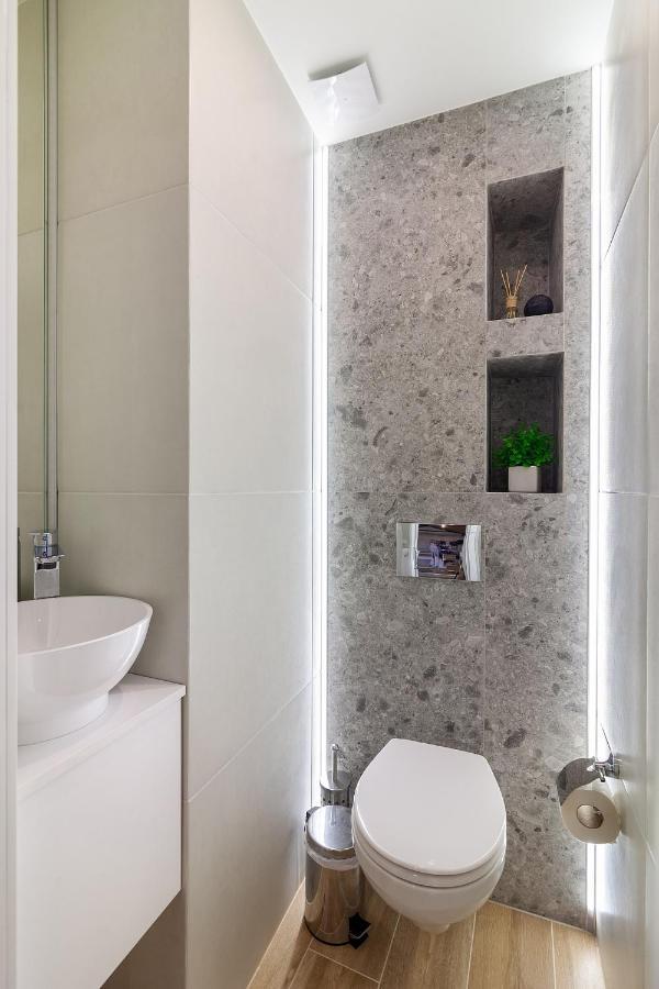 Royal Vip Jacuzzi Apart Λβιβ Εξωτερικό φωτογραφία