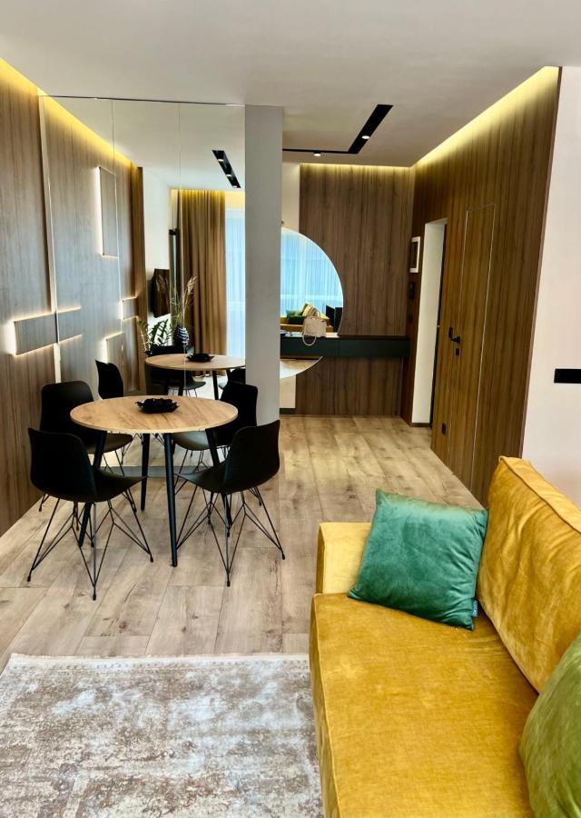 Royal Vip Jacuzzi Apart Λβιβ Εξωτερικό φωτογραφία