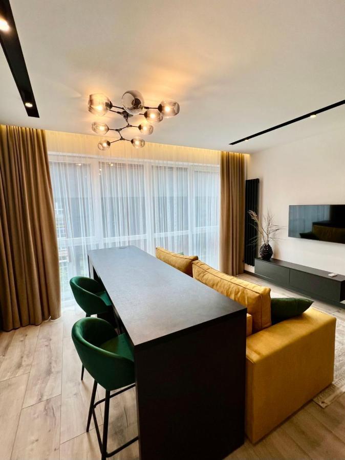 Royal Vip Jacuzzi Apart Λβιβ Εξωτερικό φωτογραφία