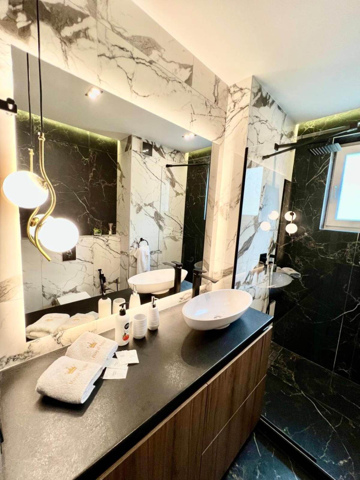Royal Vip Jacuzzi Apart Λβιβ Εξωτερικό φωτογραφία