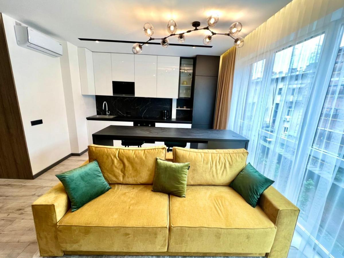 Royal Vip Jacuzzi Apart Λβιβ Εξωτερικό φωτογραφία