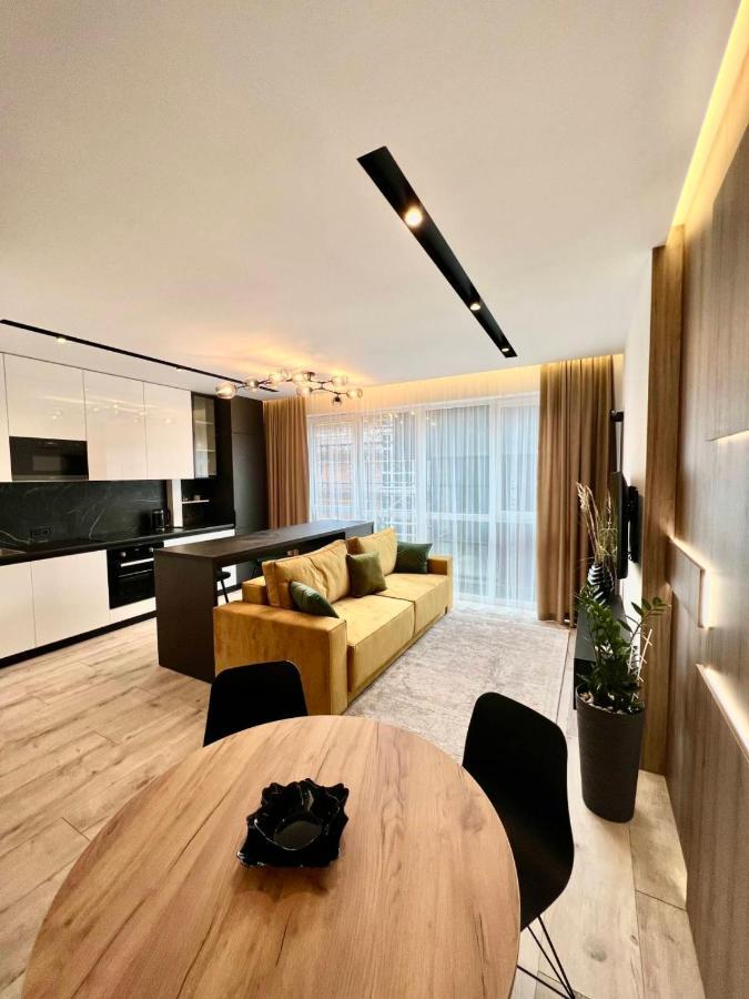 Royal Vip Jacuzzi Apart Λβιβ Εξωτερικό φωτογραφία