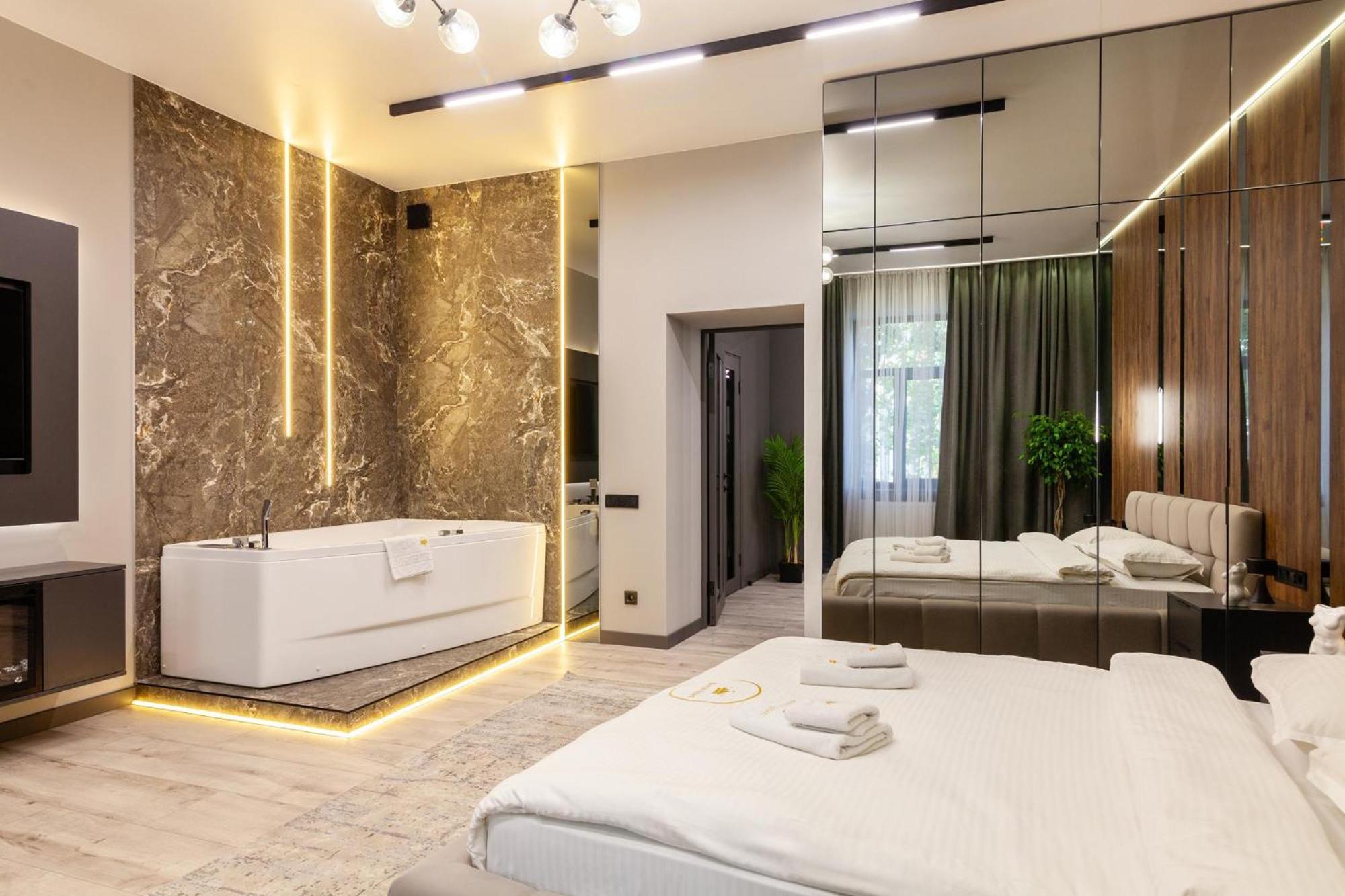 Royal Vip Jacuzzi Apart Λβιβ Εξωτερικό φωτογραφία