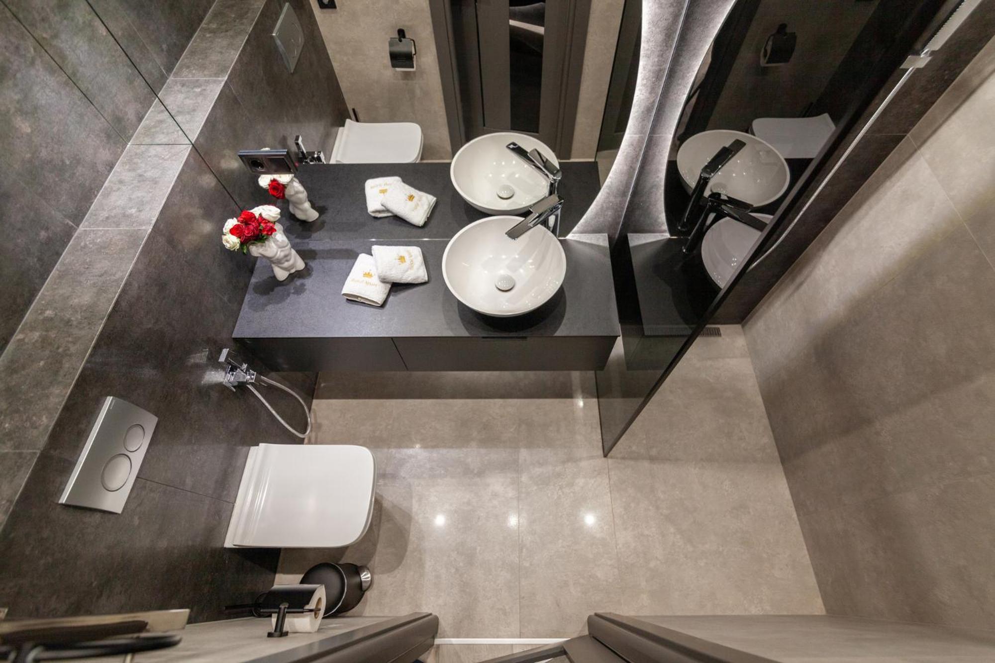 Royal Vip Jacuzzi Apart Λβιβ Εξωτερικό φωτογραφία